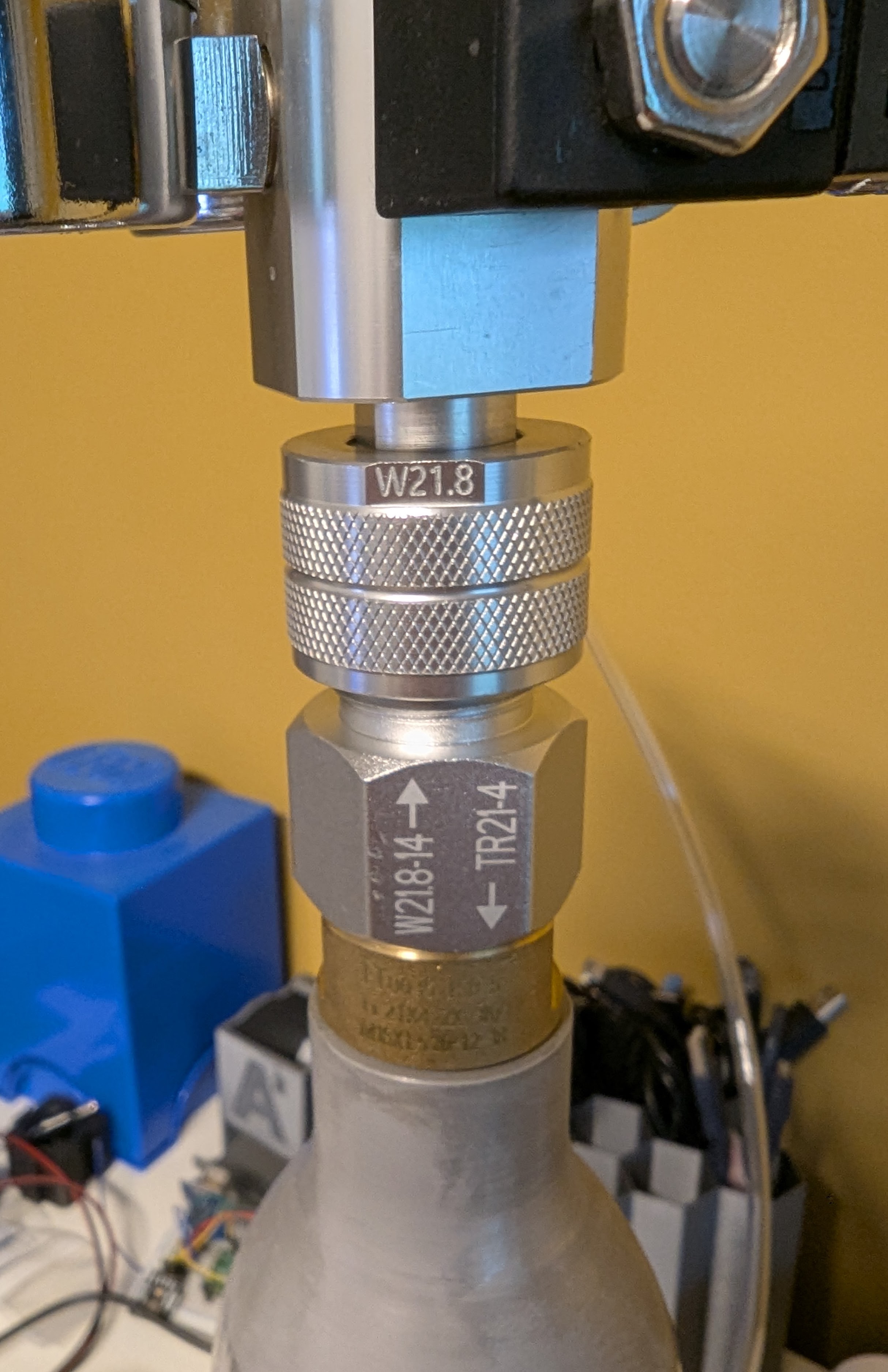 Sodastream cylinder connected to CO2 regulator using an adapter